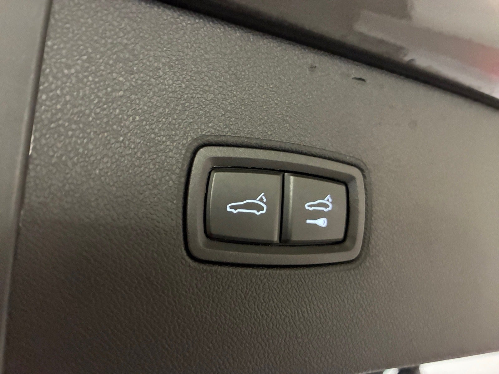 Grå Porsche Cayenne fra 2025