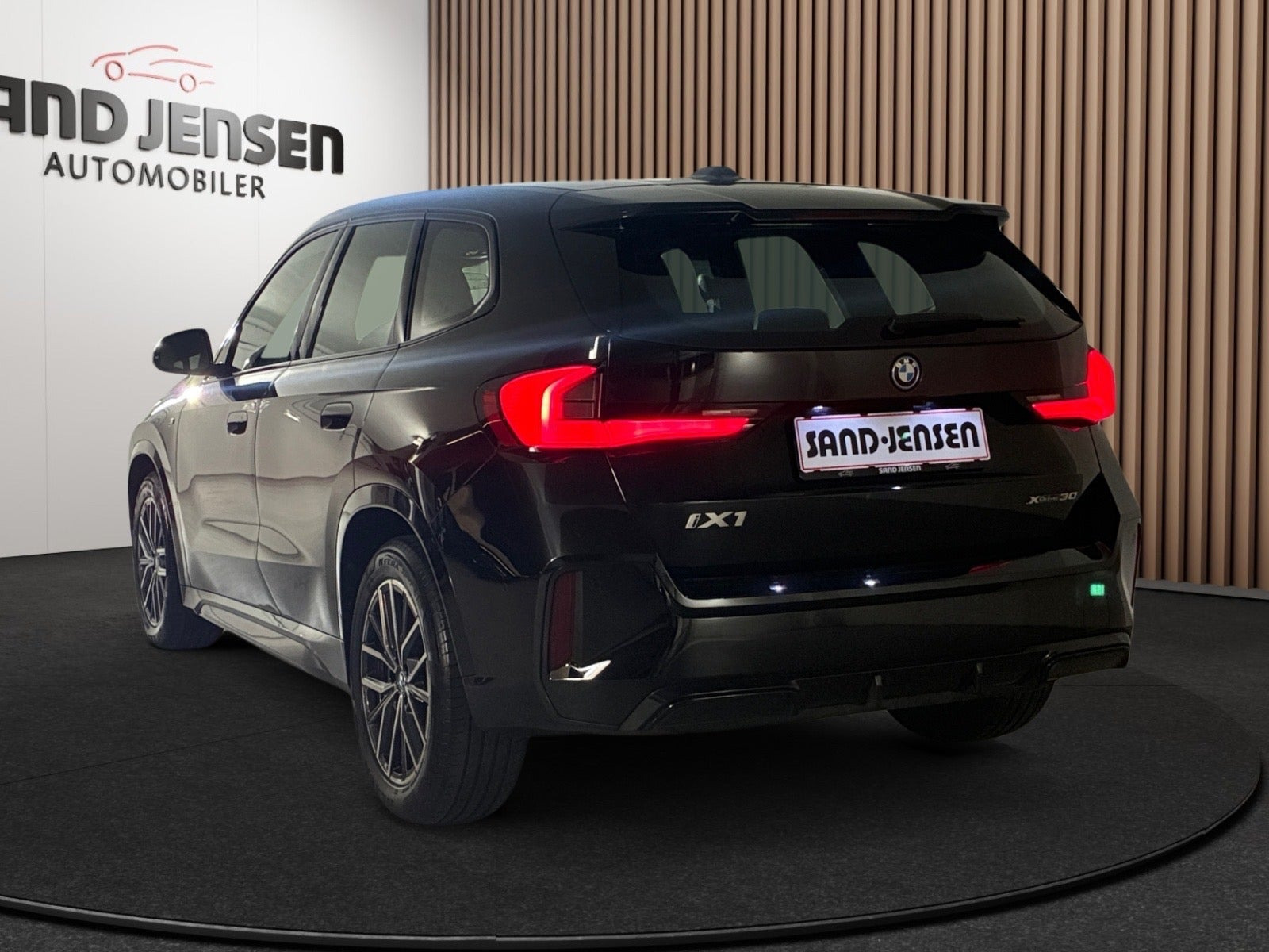 Sort BMW iX1 fra 2024