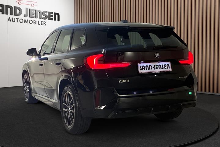 Sort BMW iX1 fra 2024