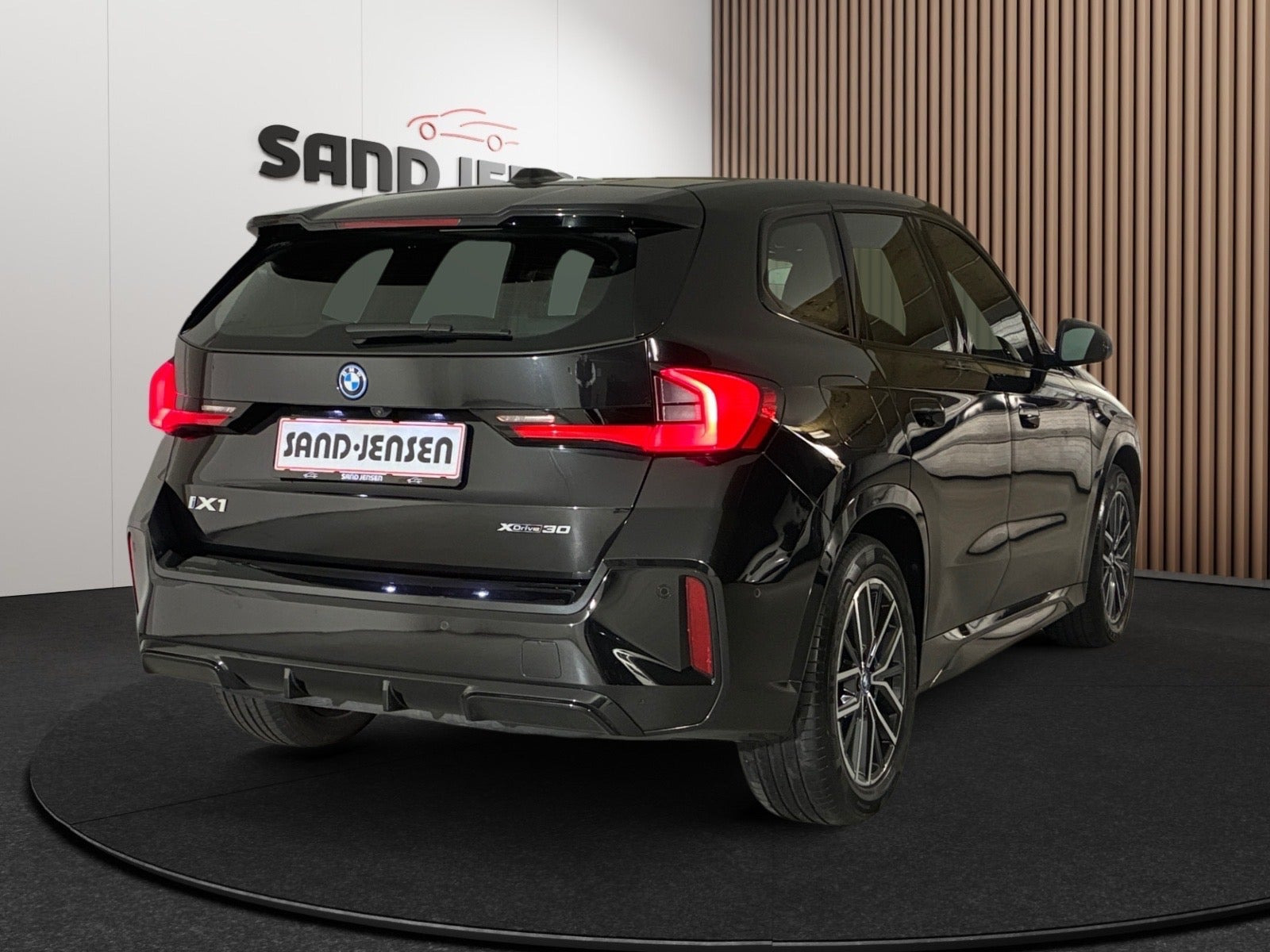 Sort BMW iX1 fra 2024