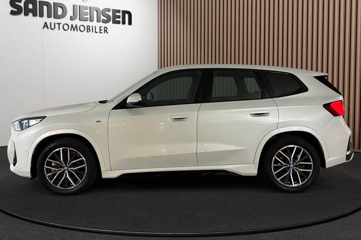 Hvid BMW iX1 fra 2024