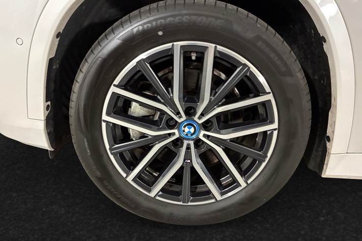 Hvid BMW iX1 fra 2024