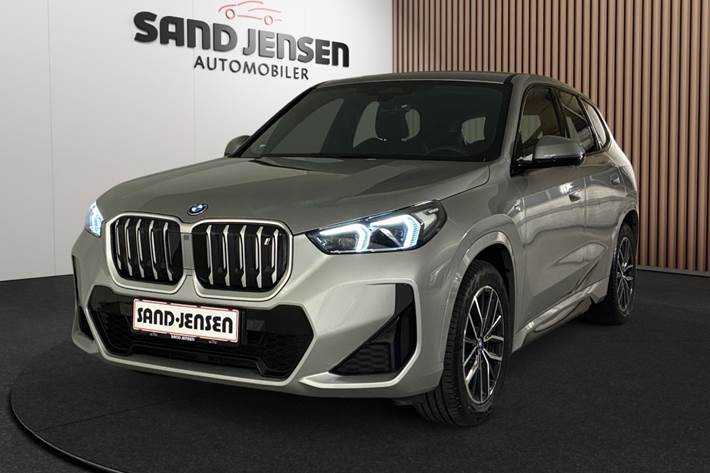 Sølv BMW iX1 fra 2023