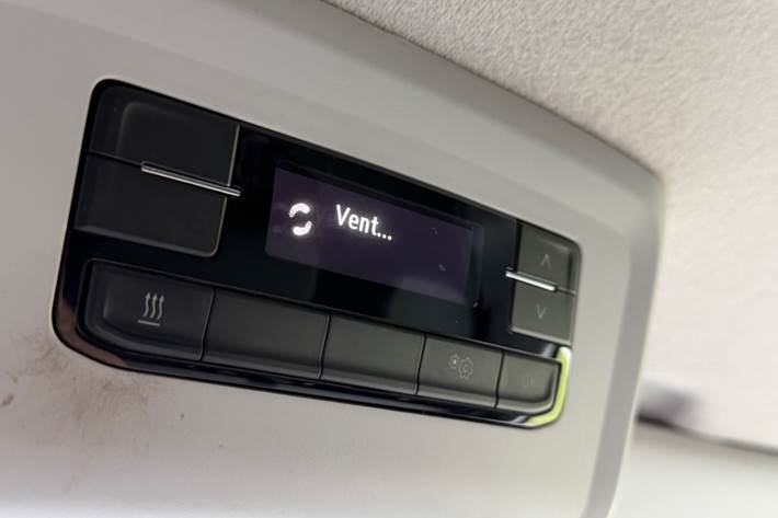 Gul VW Transporter fra 2021