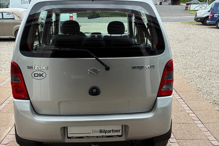 undefined Suzuki Wagon R+ fra 2004 set udefra