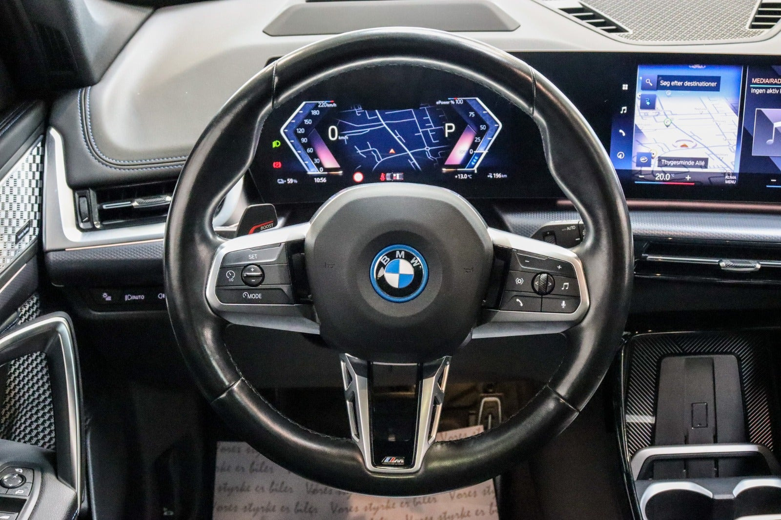 Grå BMW iX1 fra 2023