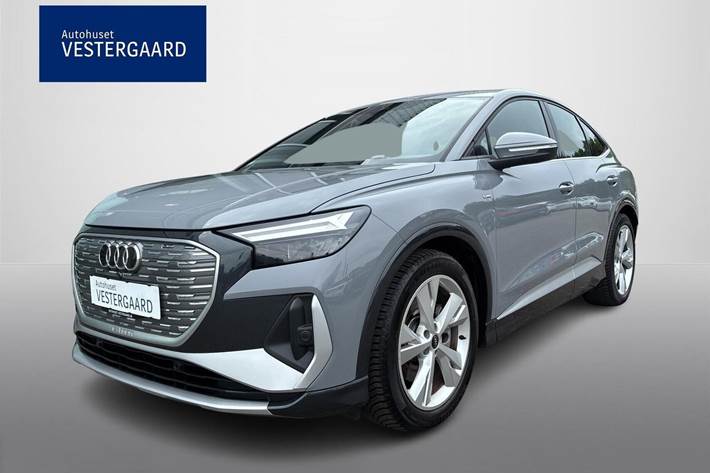 Grå Audi Q4 e-tron fra 2024 set udefra