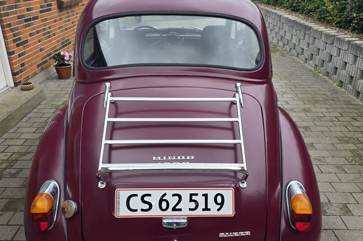 Rød Morris 1000 fra 1971
