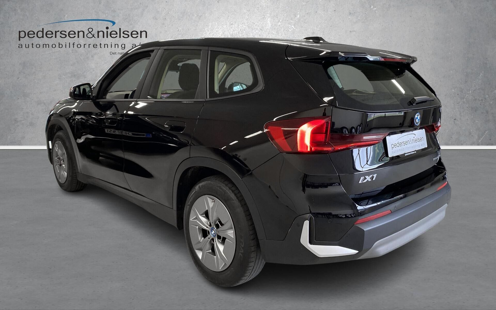 Sort BMW iX1 fra 2024