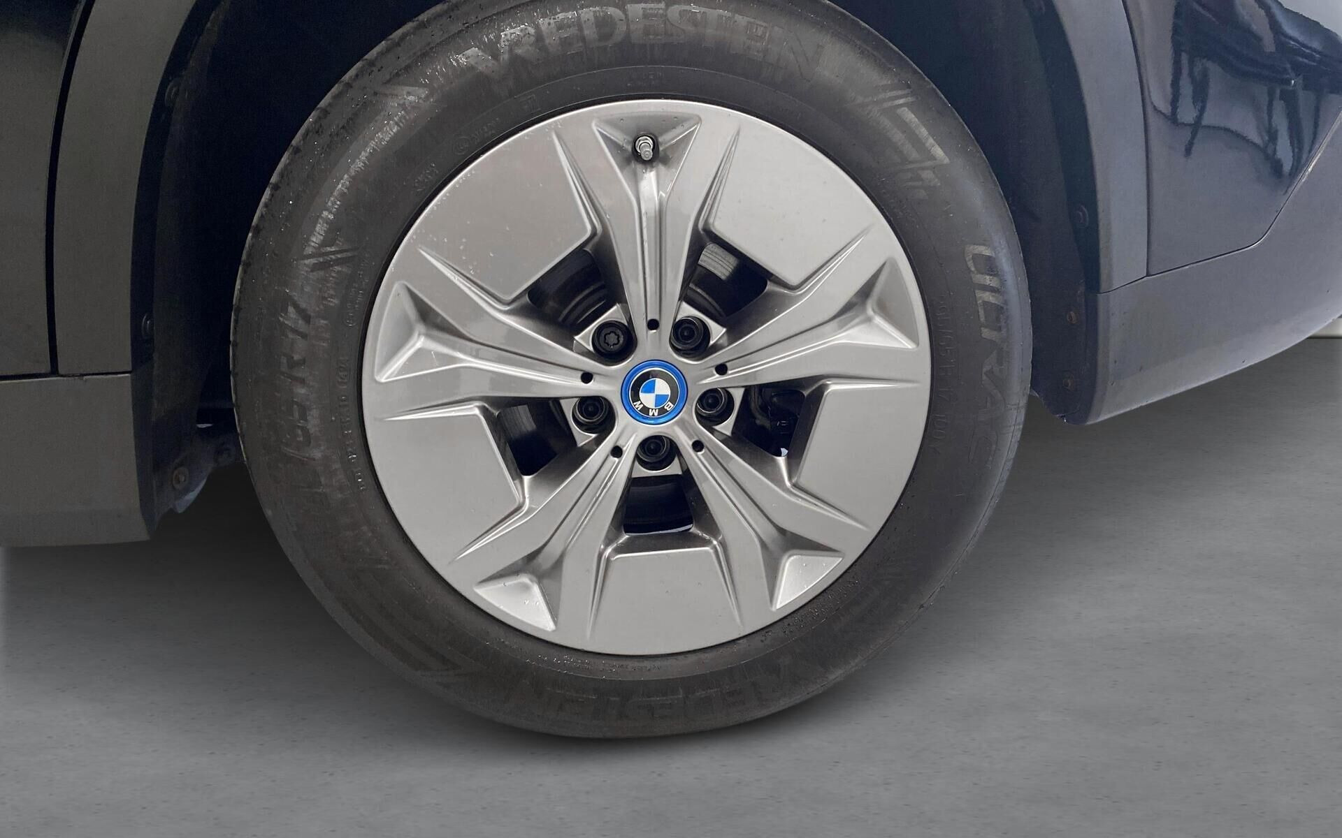 Sort BMW iX1 fra 2024