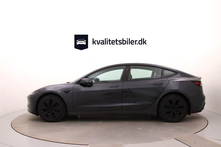Grå Tesla Model 3 fra 2024