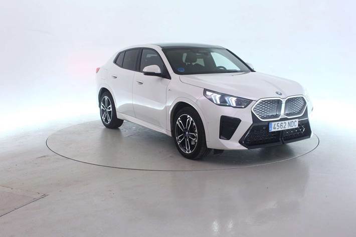 Hvid BMW iX2 fra 2025