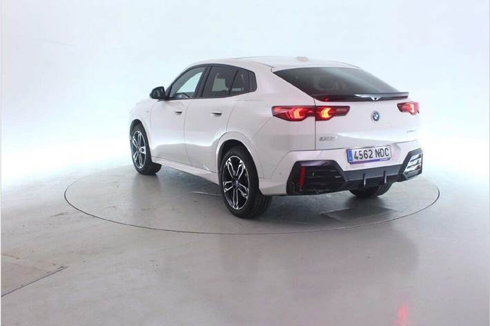 Hvid BMW iX2 fra 2025