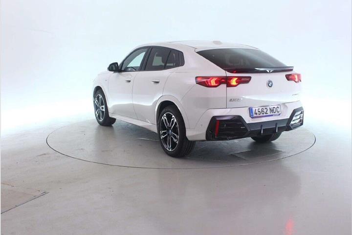 Hvid BMW iX2 fra 2025