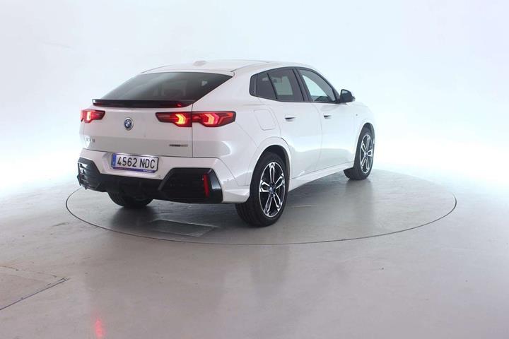 Hvid BMW iX2 fra 2025
