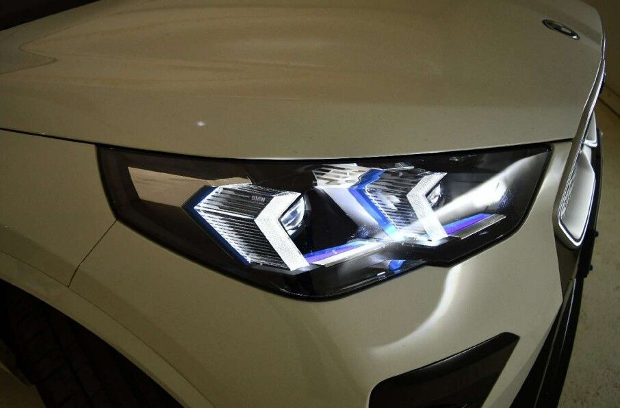 Hvid BMW iX2 fra 2025