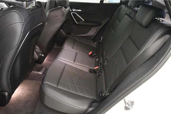 Hvid BMW iX2 fra 2025