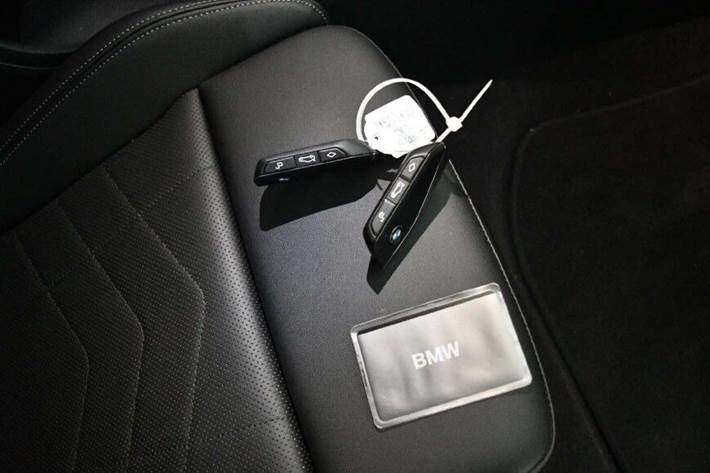 Hvid BMW iX2 fra 2025