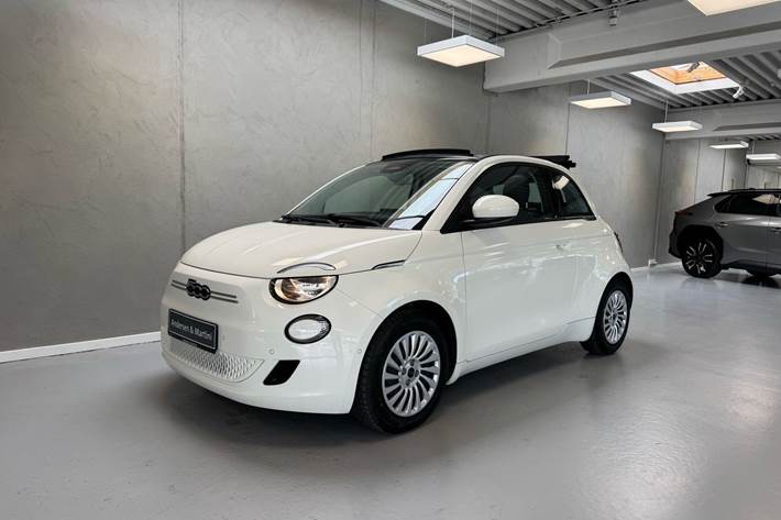 Hvid Fiat 500e fra 2023