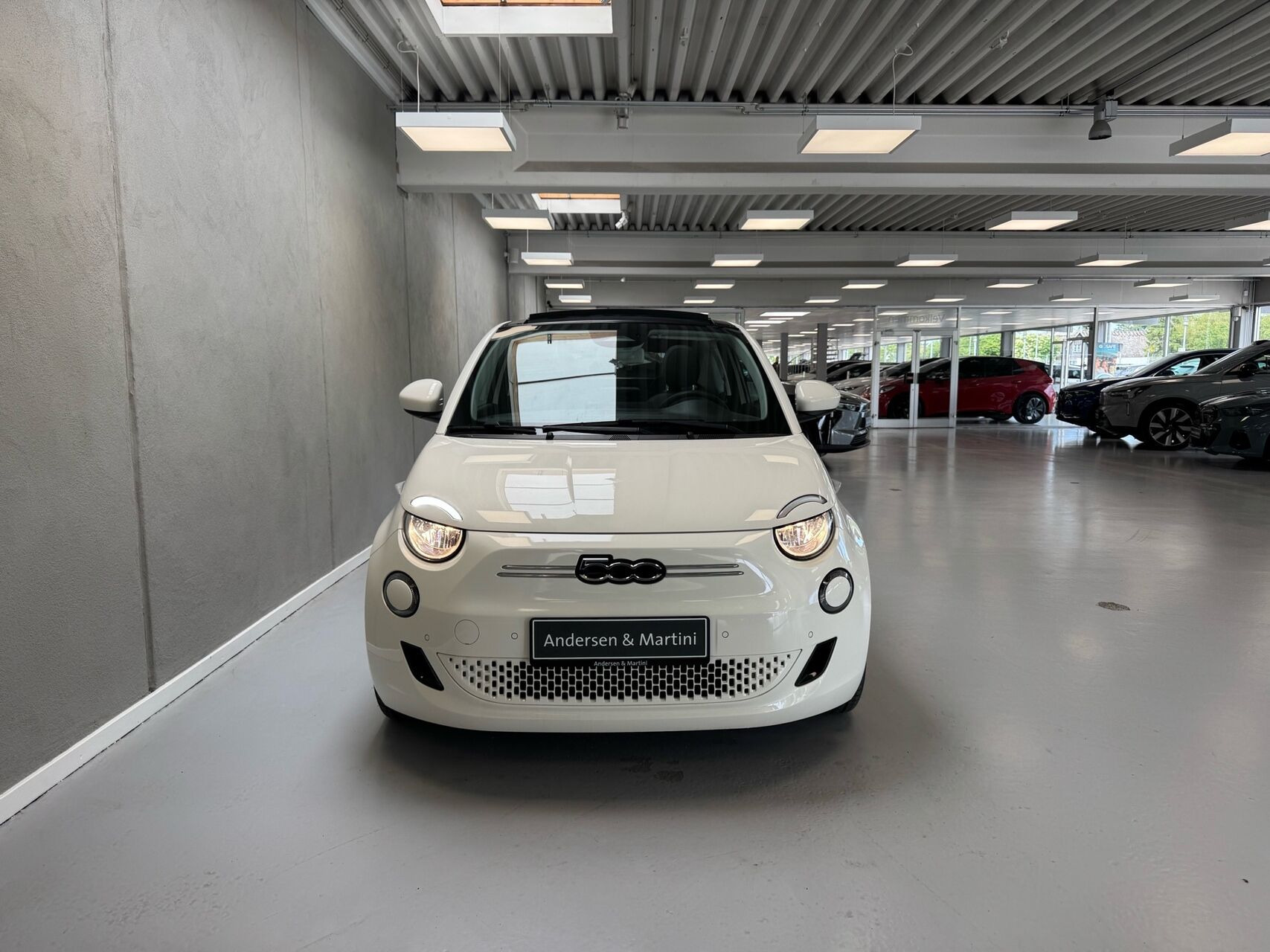 Hvid Fiat 500e fra 2023
