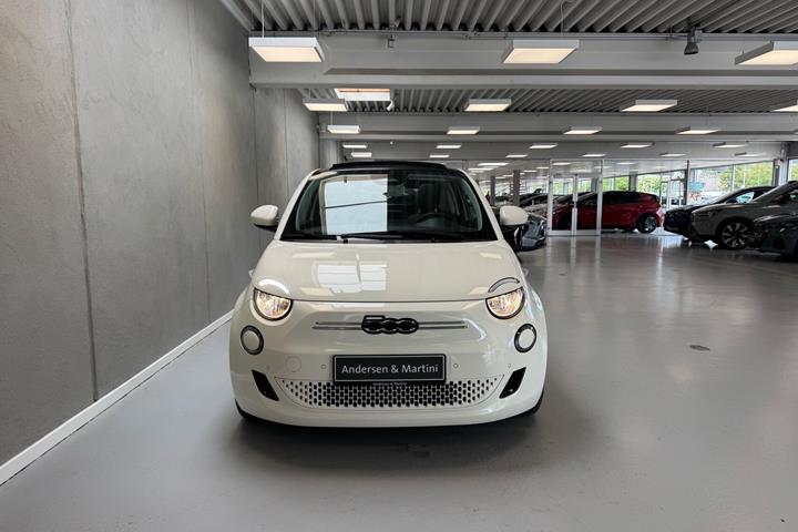 Hvid Fiat 500e fra 2023