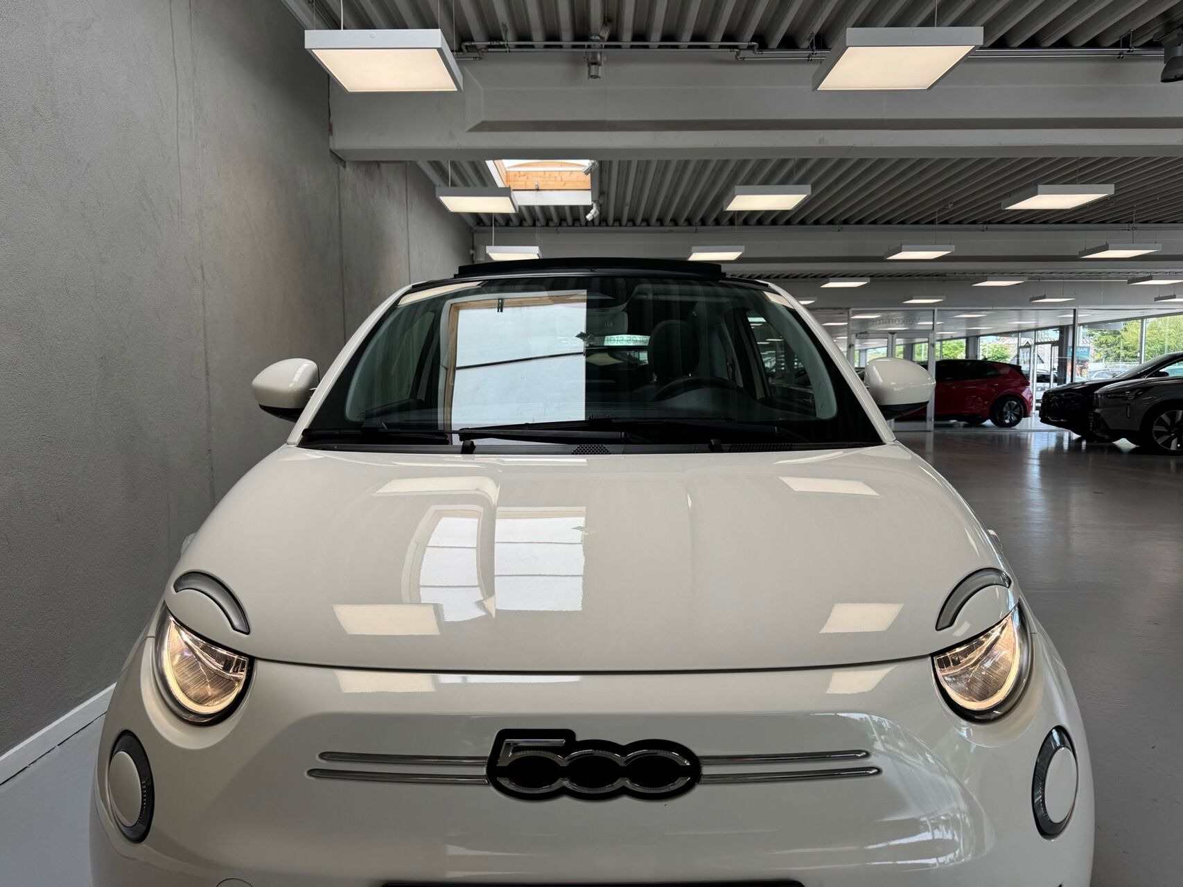 Hvid Fiat 500e fra 2023