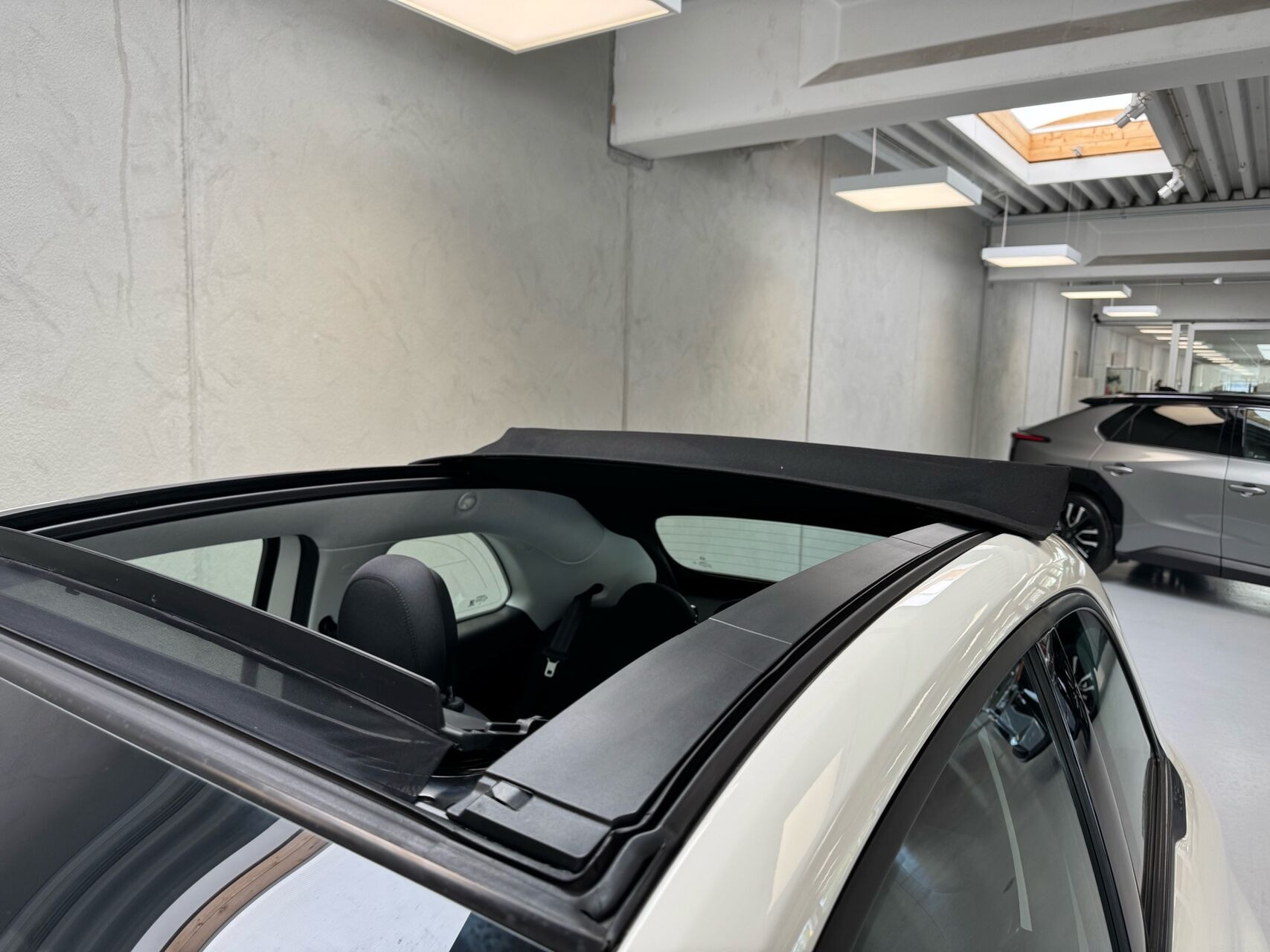 Hvid Fiat 500e fra 2023