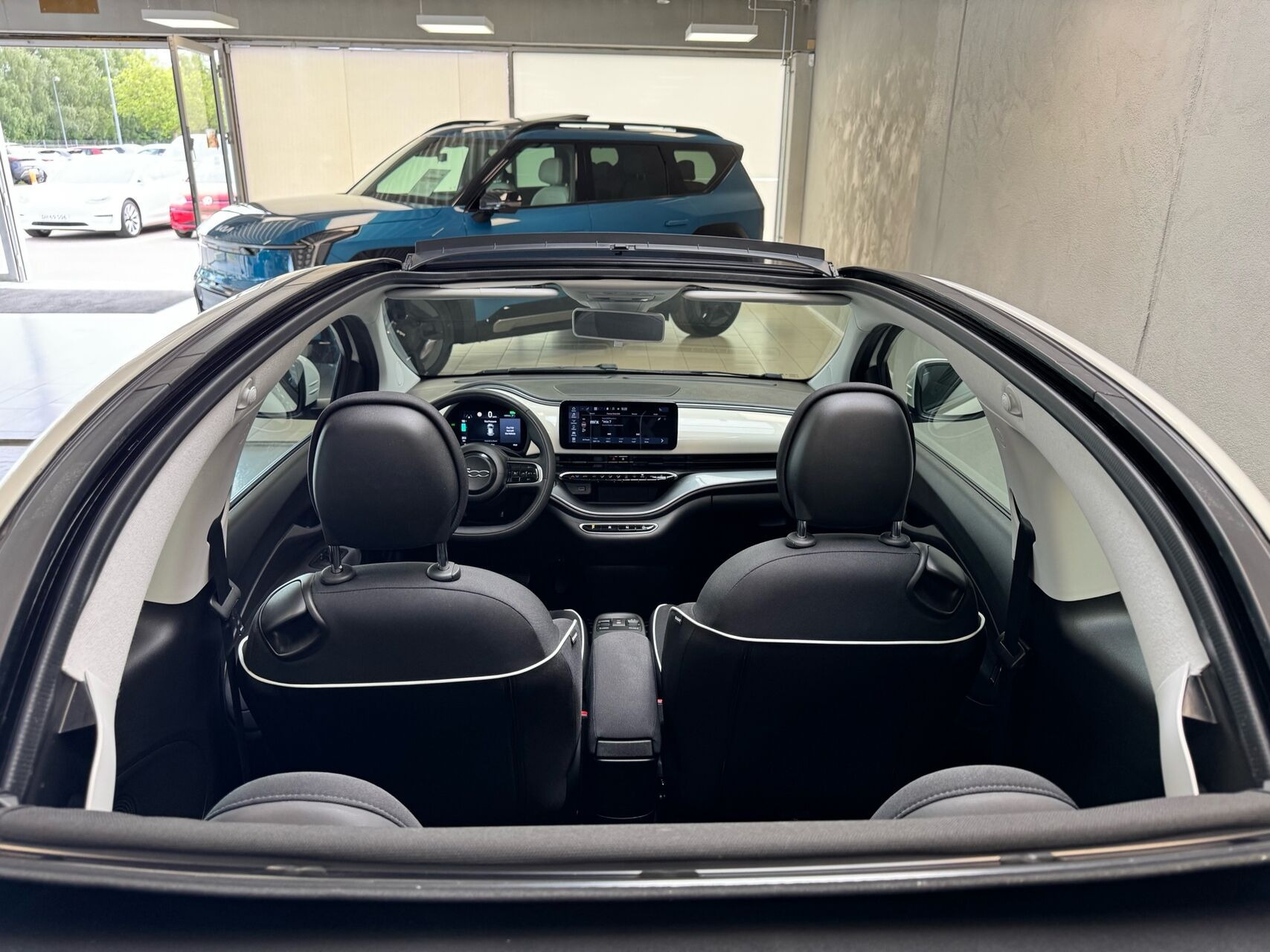 Hvid Fiat 500e fra 2023