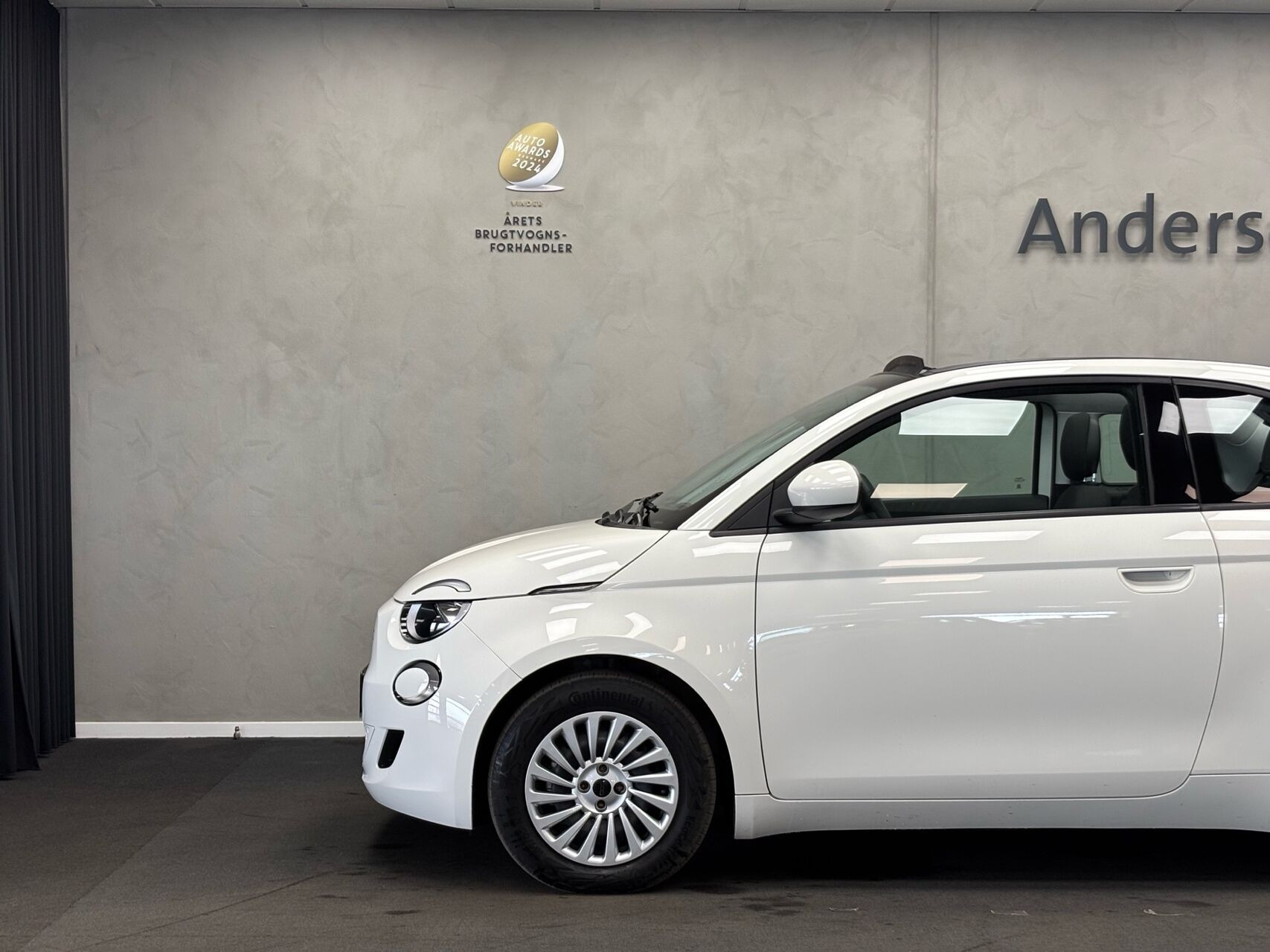 Hvid Fiat 500e fra 2023