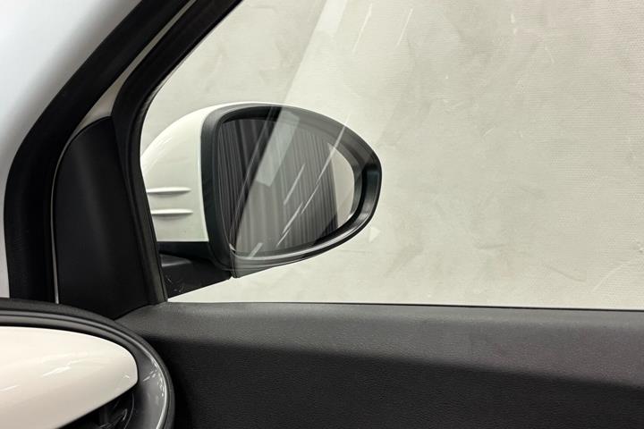 Hvid Fiat 500e fra 2023