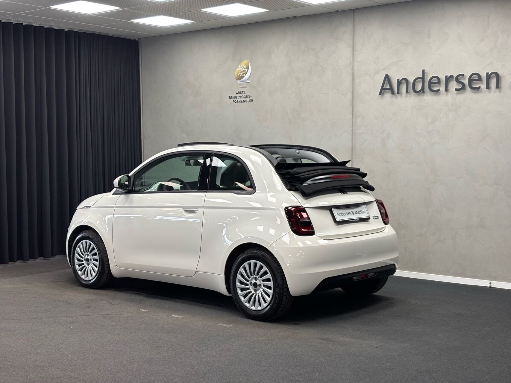 Hvid Fiat 500e fra 2023