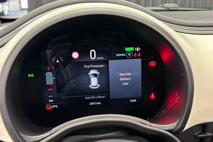 Hvid Fiat 500e fra 2023
