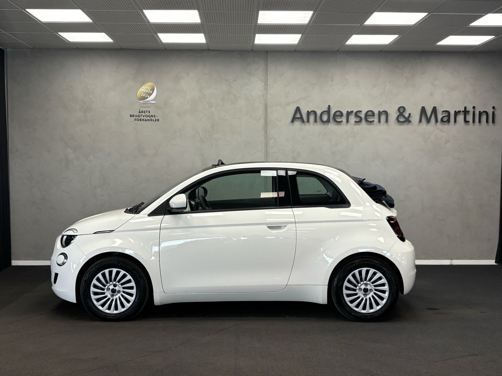 Hvid Fiat 500e fra 2023