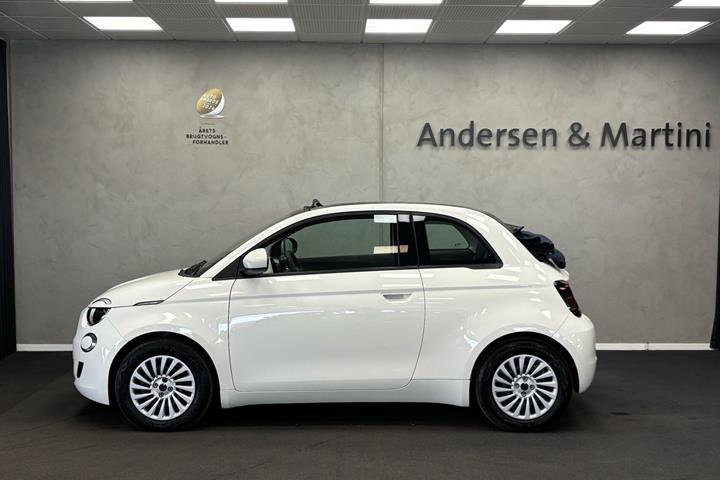 Hvid Fiat 500e fra 2023