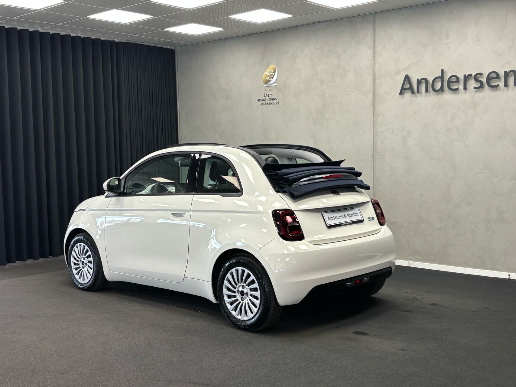 Hvid Fiat 500e fra 2023