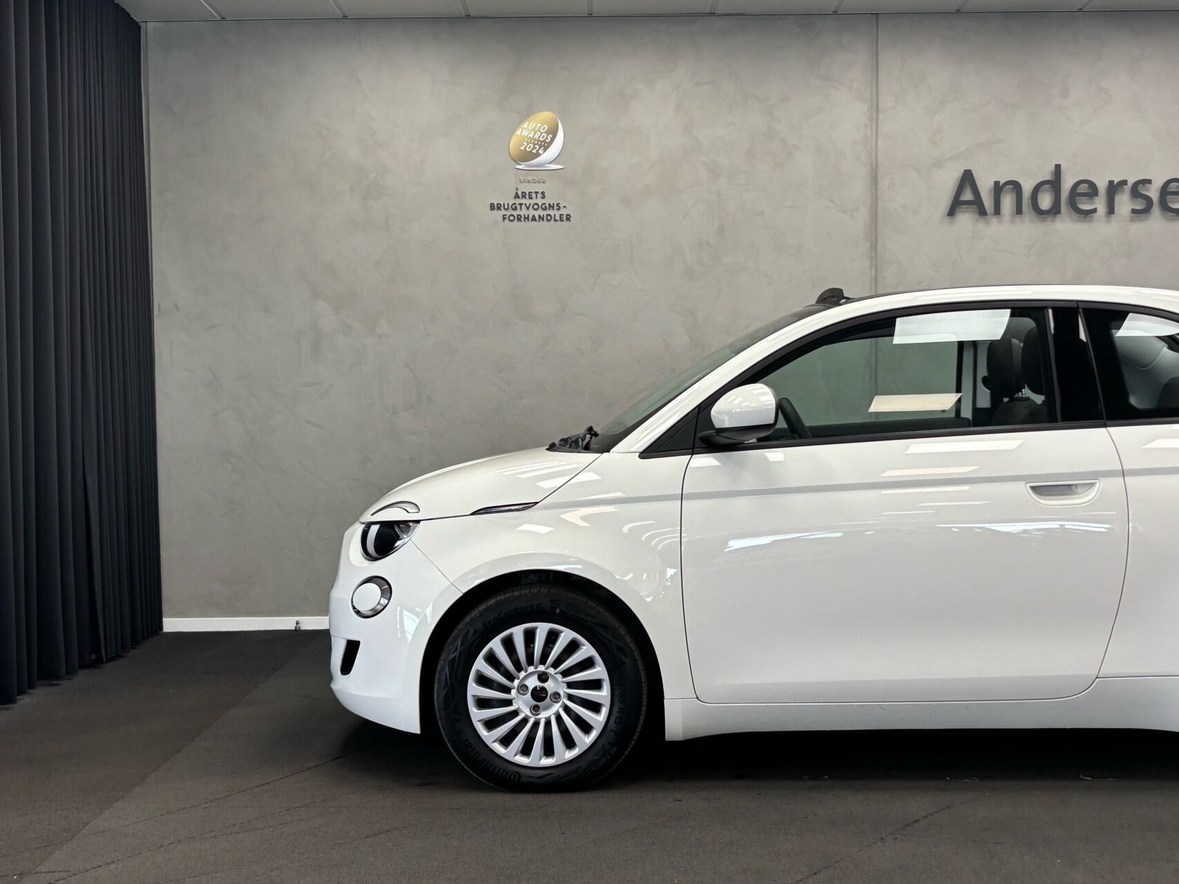 Hvid Fiat 500e fra 2023