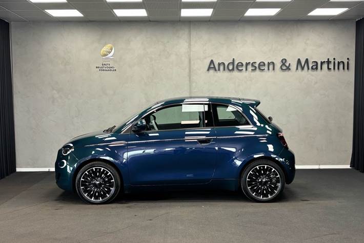 Grøn Fiat 500e fra 2023