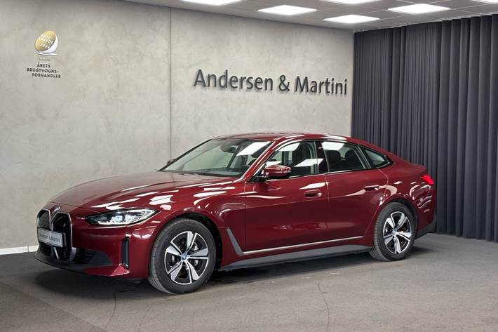 Rød BMW i4 fra 2023