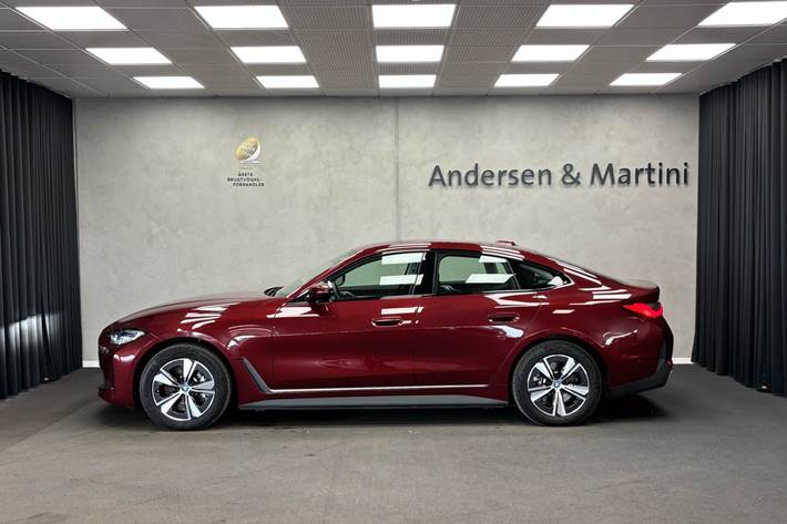Rød BMW i4 fra 2023