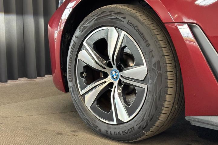 Rød BMW i4 fra 2023