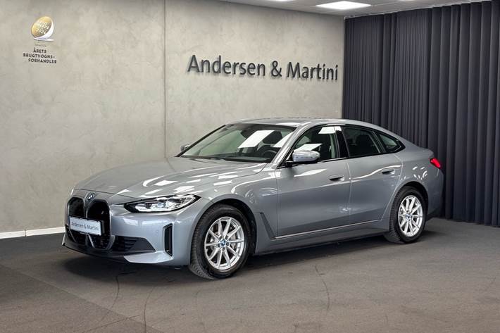 Grå BMW i4 fra 2023
