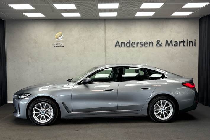 Grå BMW i4 fra 2023