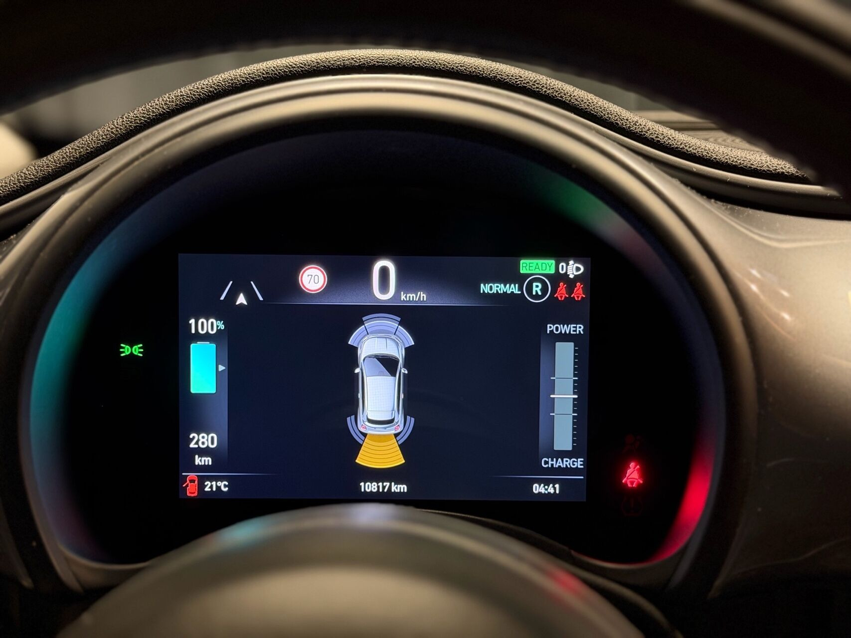 Grå Fiat 500e fra 2023