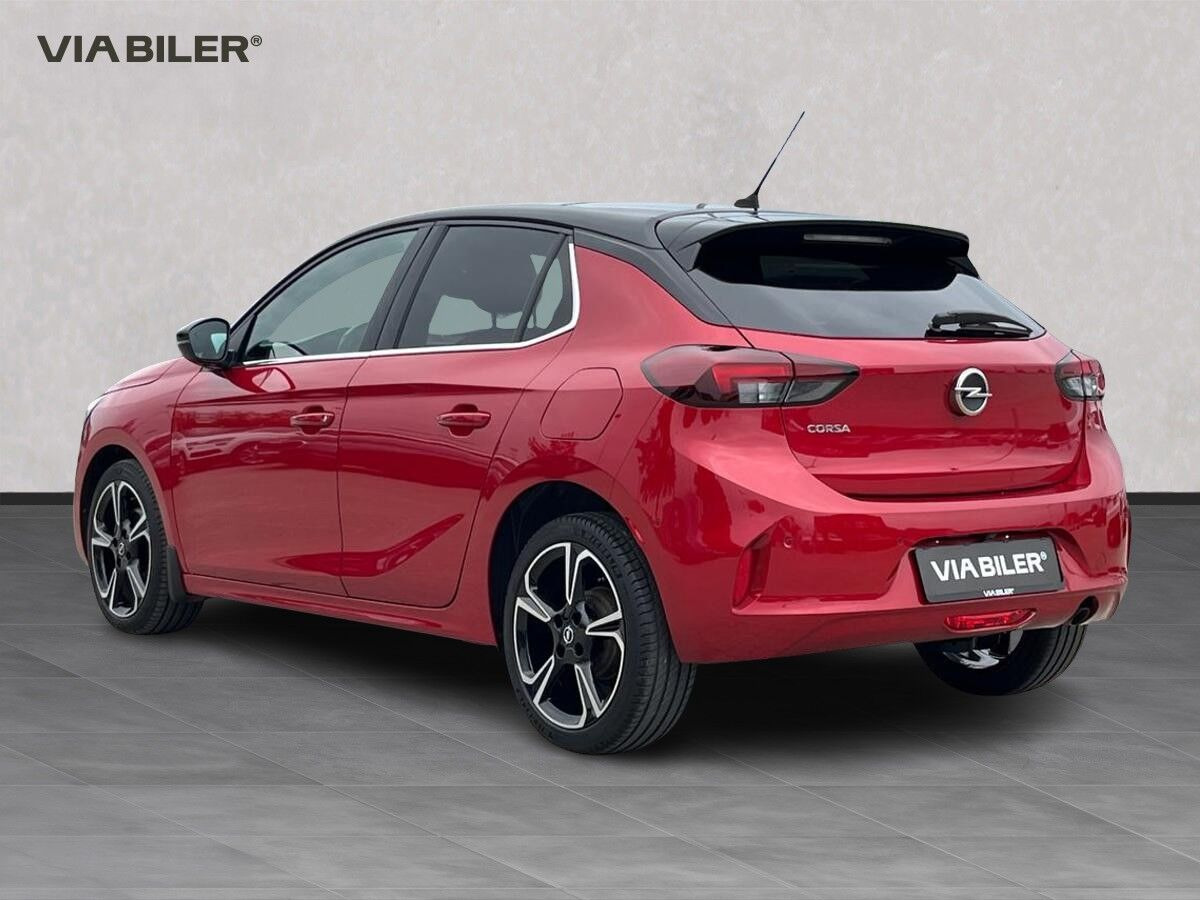 Rød Opel Corsa fra 2023