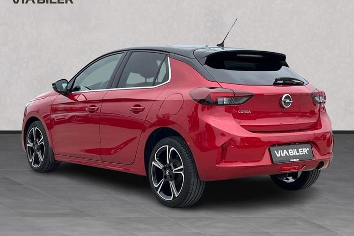 Rød Opel Corsa fra 2023