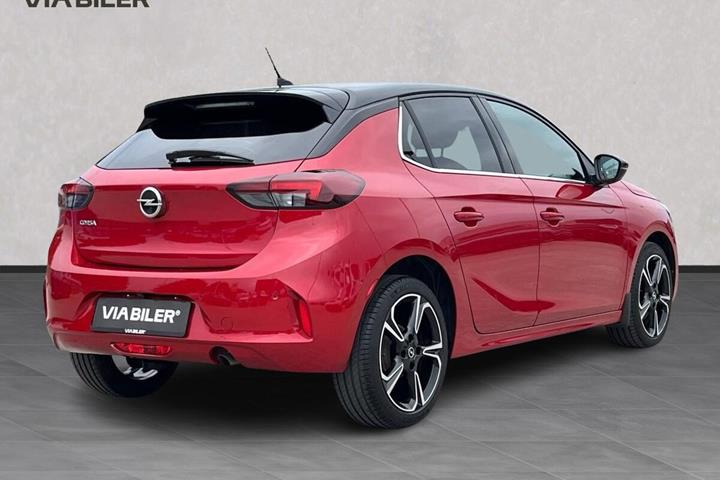 Rød Opel Corsa fra 2023