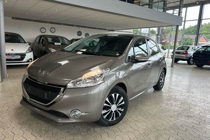 Beige Peugeot 208 fra 2013