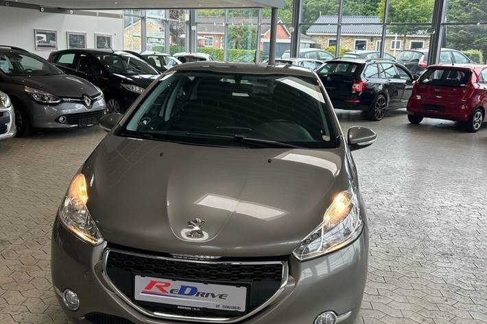 Beige Peugeot 208 fra 2013