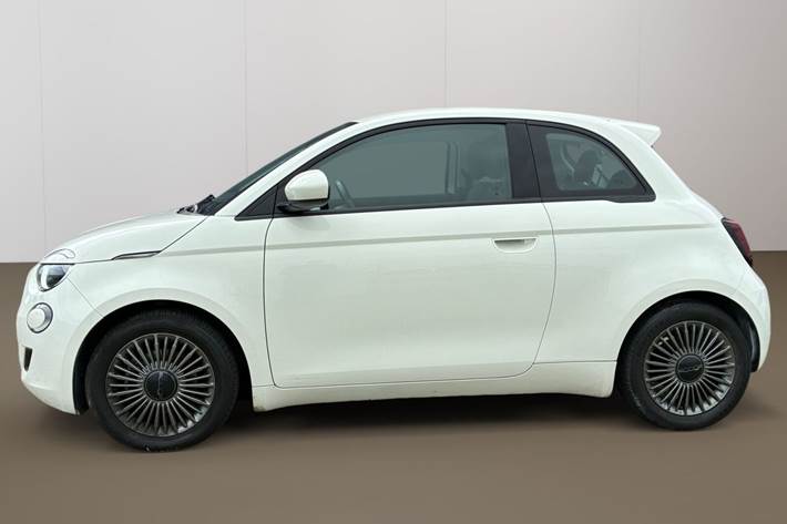 Hvid Fiat 500e fra 2022
