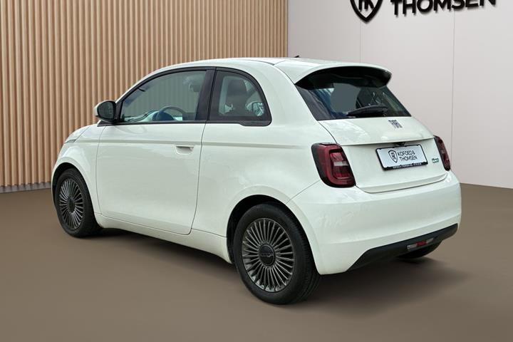Hvid Fiat 500e fra 2022